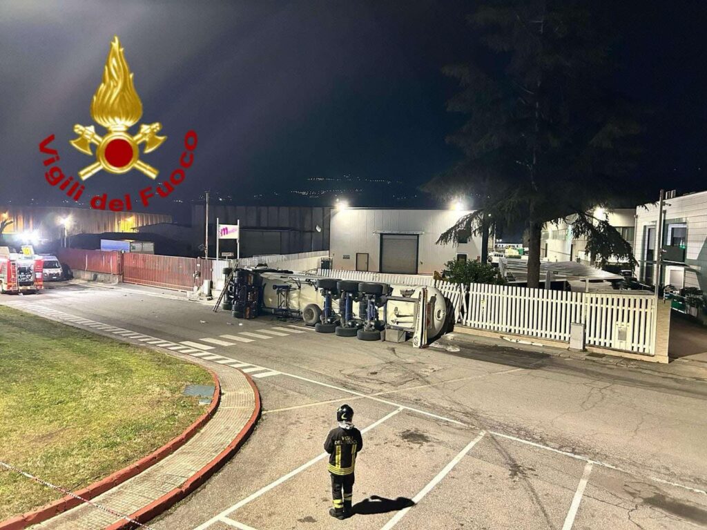 cisterna si ribalta rende