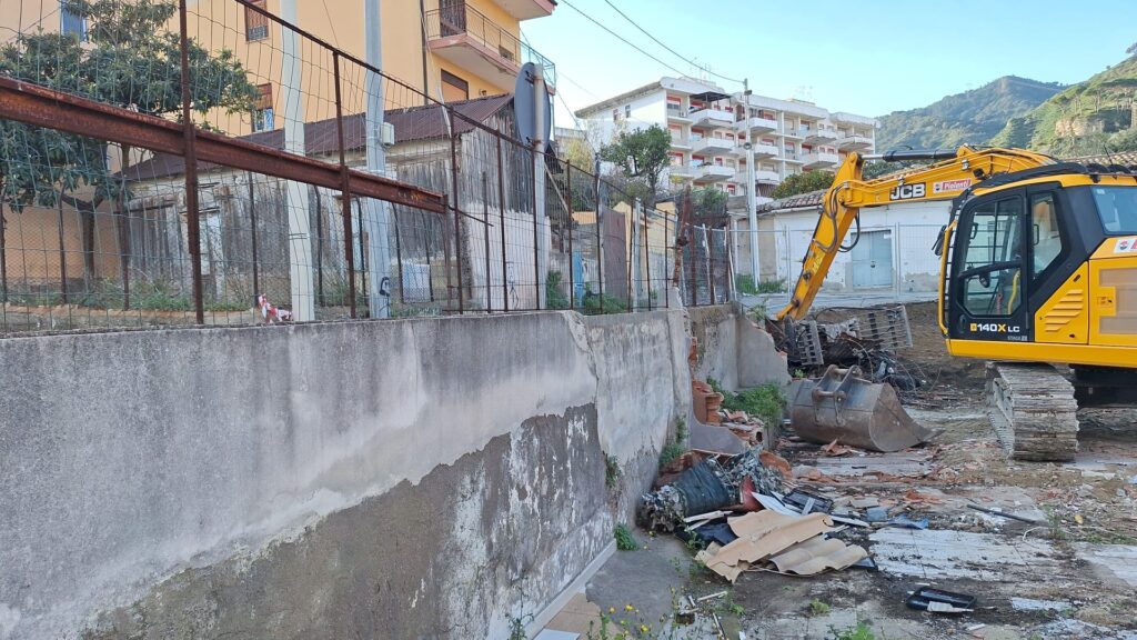 demolizioni baracche annunziata