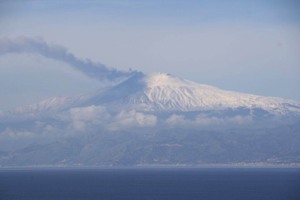 eruzione etna 17 febbraio 2025
