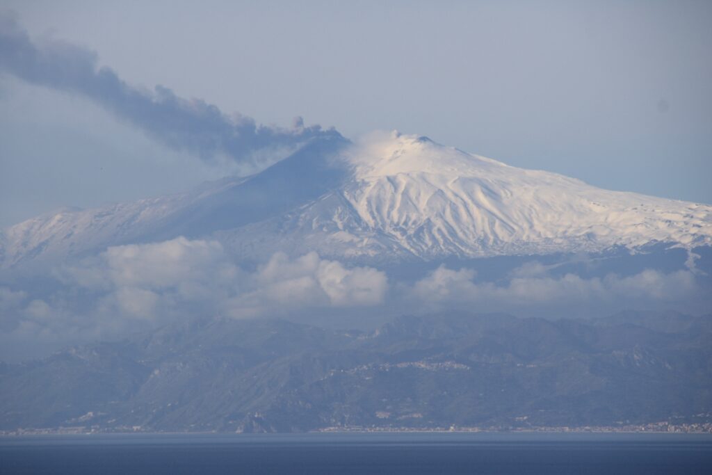 eruzione etna 17 febbraio 2025