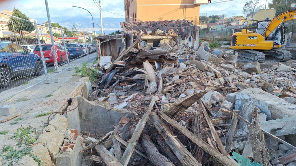 demolizioni baracche annunziata