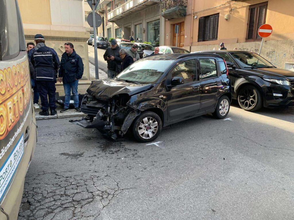 incidente centro reggio calabria
