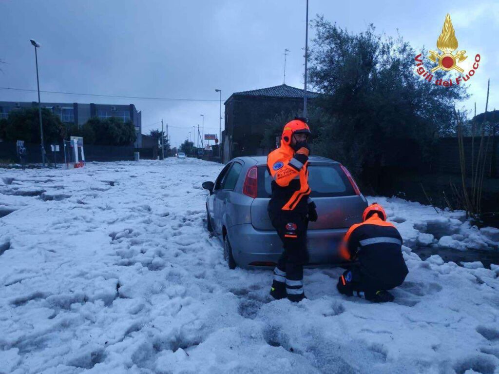 maltempo calabria sicilia vigili del fuoco