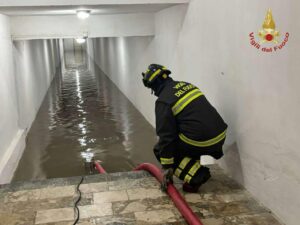 maltempo calabria sicilia vigili del fuoco