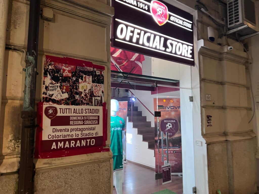 manifesti abusivi reggina siracusa