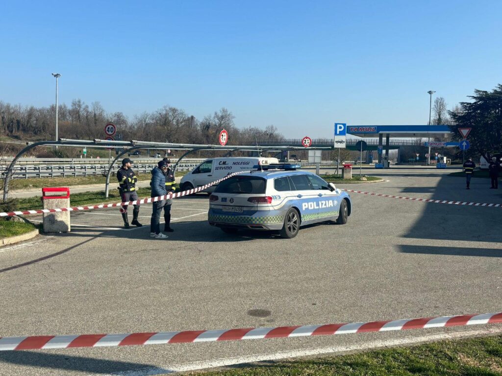 poliziotti feriti ivrea