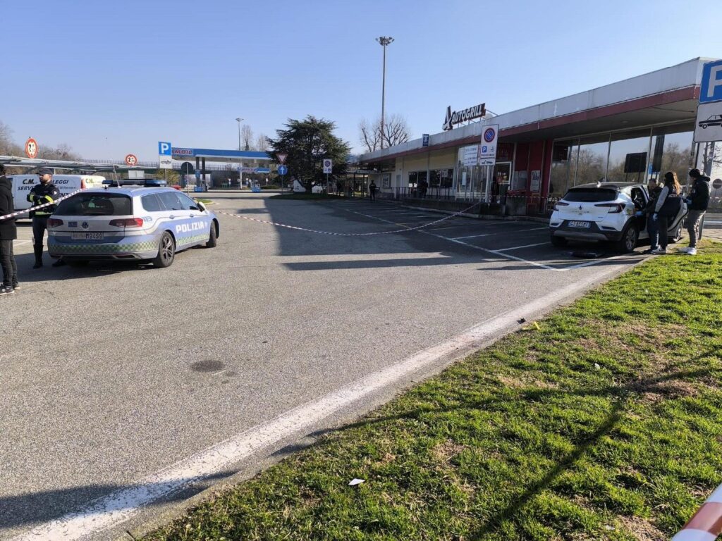 poliziotti feriti ivrea