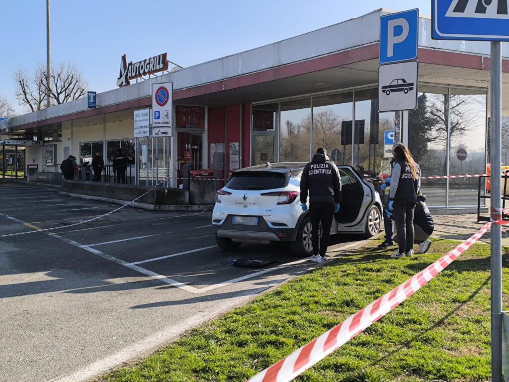 poliziotti feriti ivrea