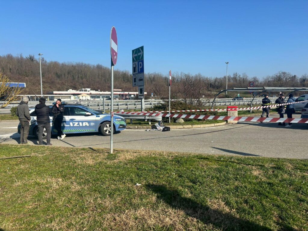 poliziotti feriti ivrea