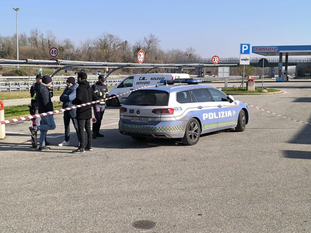 poliziotti feriti ivrea