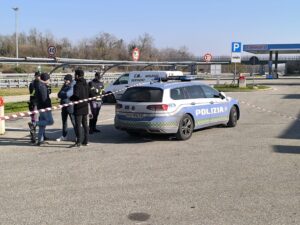 poliziotti feriti ivrea