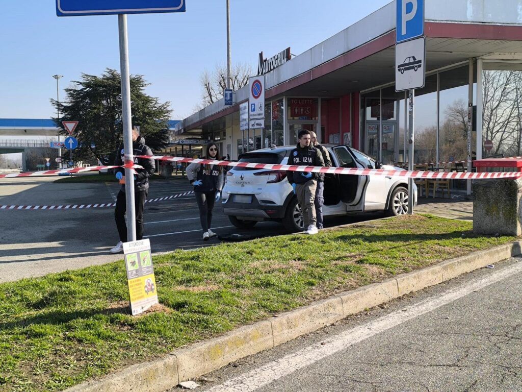 poliziotti feriti ivrea
