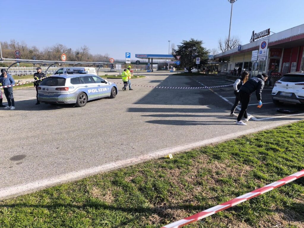 poliziotti feriti ivrea
