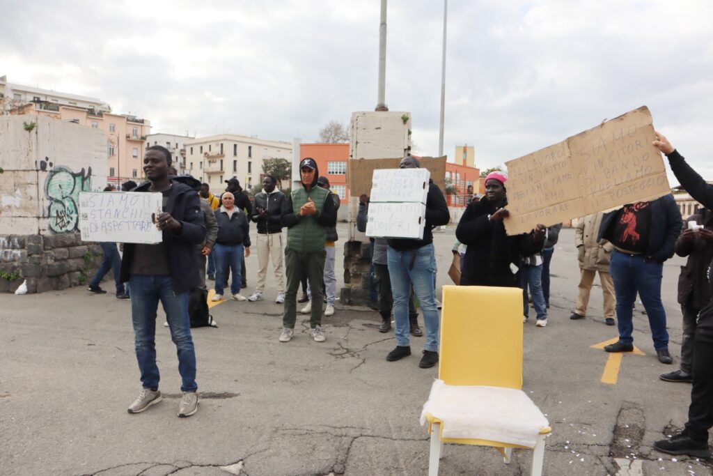 protesta piazza popolo reggio calabria