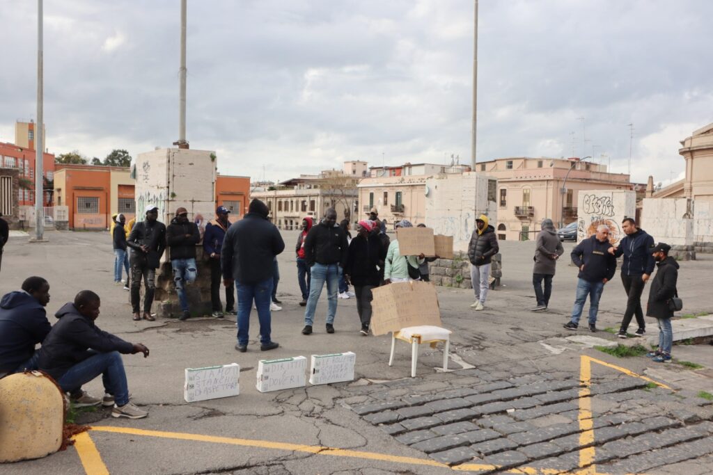 protesta piazza popolo reggio calabria