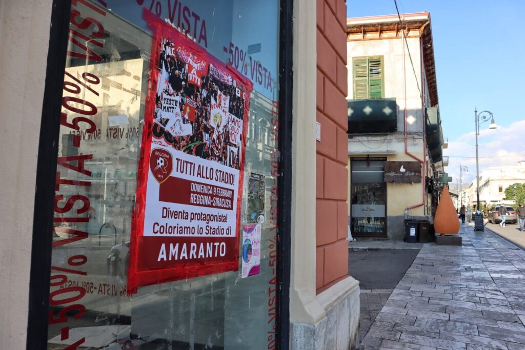 reggina manifesti abusivi