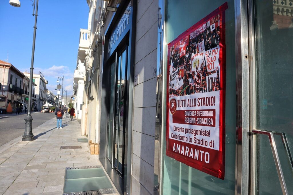 reggina manifesti abusivi
