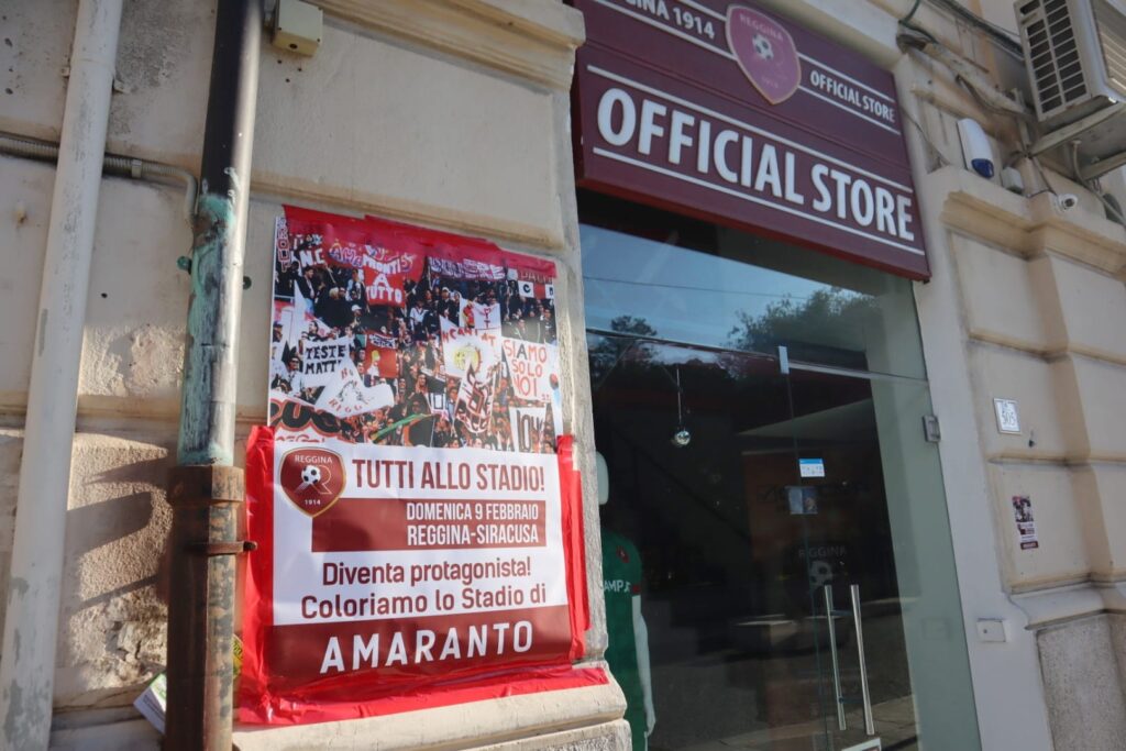 reggina manifesti abusivi