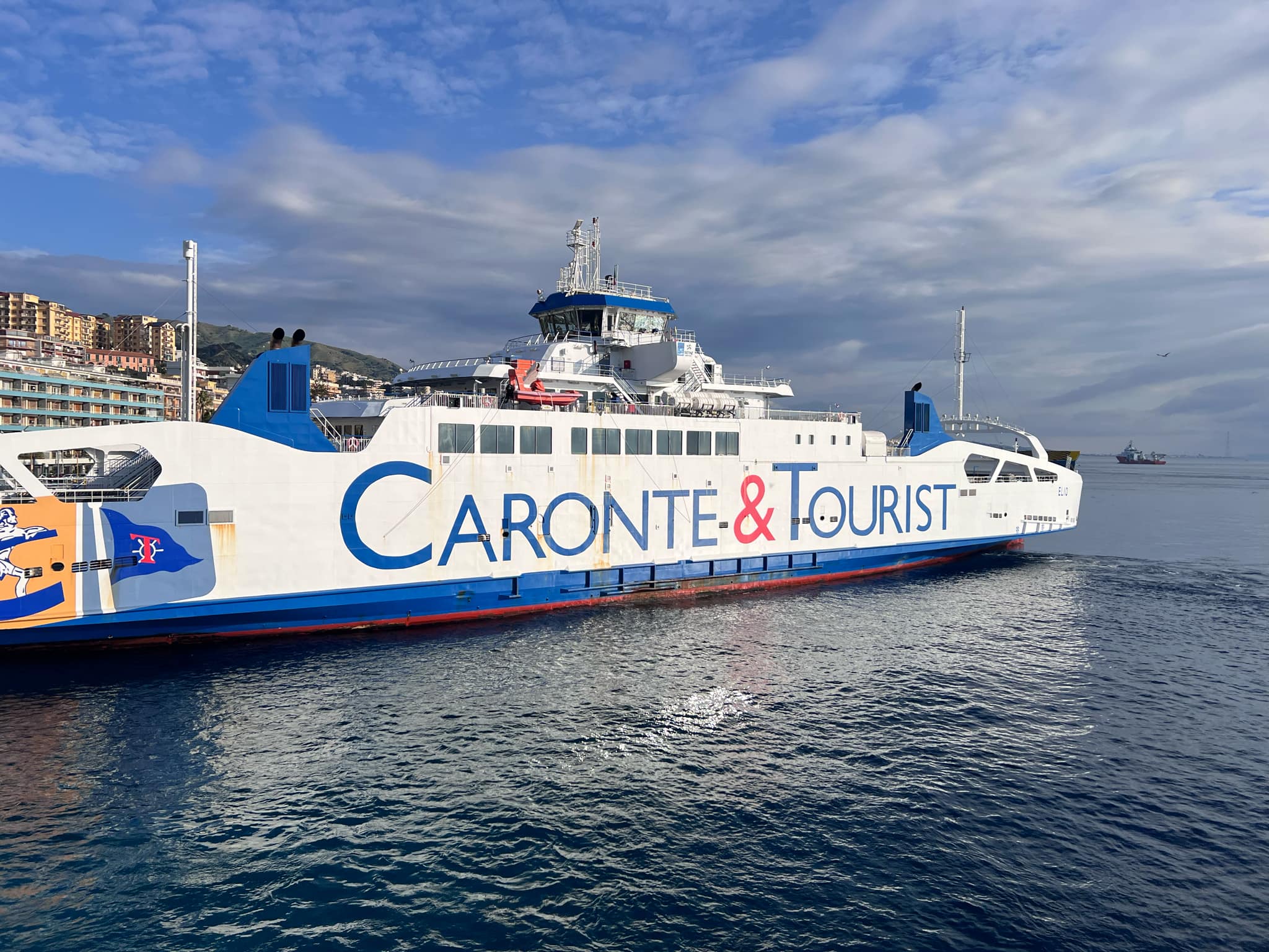 traghetti stretto di messina caronte & tourist (6)