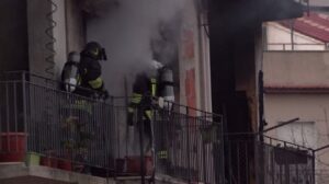 vigili del fuoco incendio abitazione