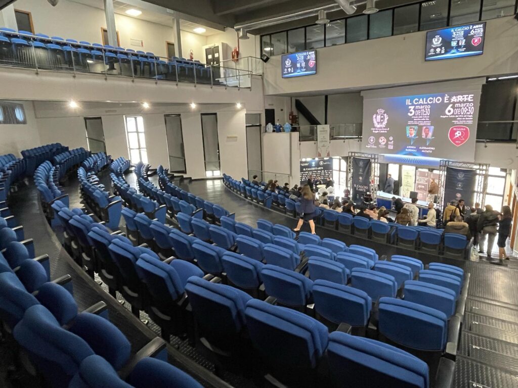Aula Quistelli Università mediterranea vuota per evento con Barzagli