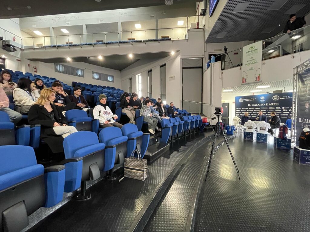 Aula Quistelli Università mediterranea vuota per evento con Barzagli