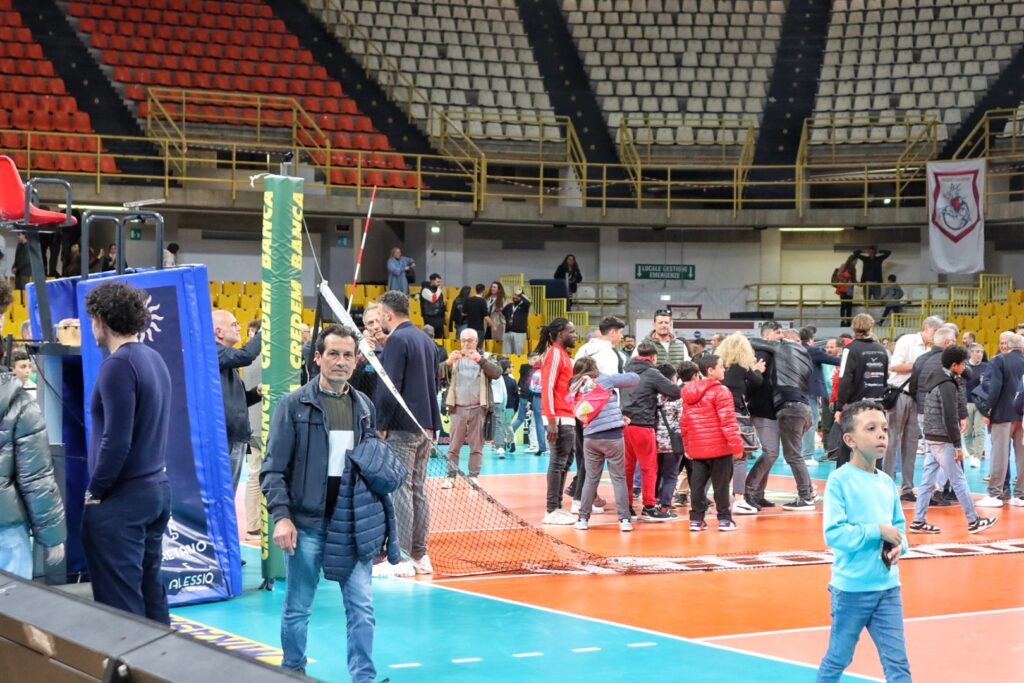 Cambio campo da Volley a Basket PalaCalafiore Reggio Calabria