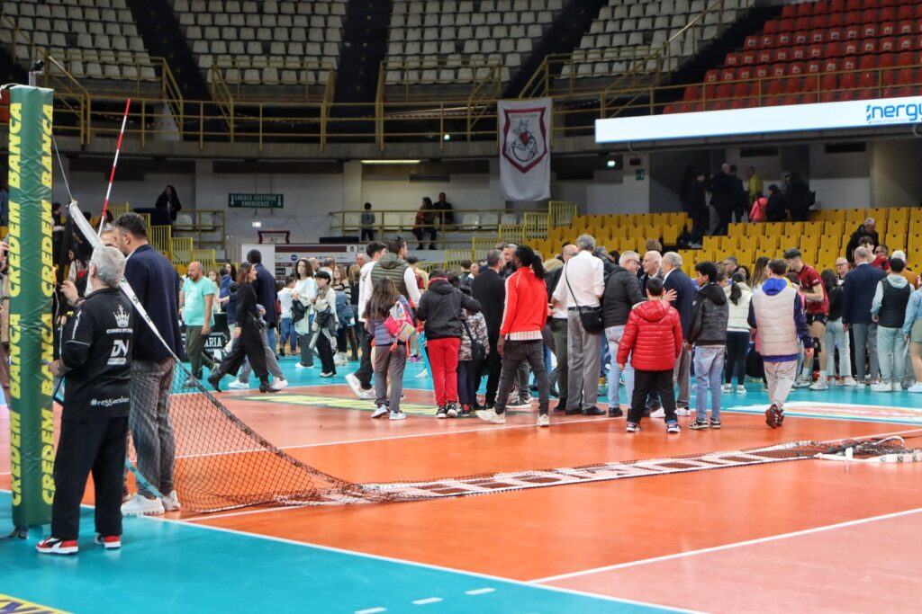 Cambio campo da Volley a Basket PalaCalafiore Reggio Calabria