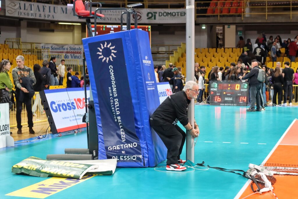 Cambio campo da Volley a Basket PalaCalafiore Reggio Calabria