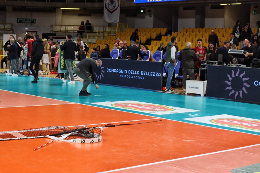 Cambio campo da Volley a Basket PalaCalafiore Reggio Calabria