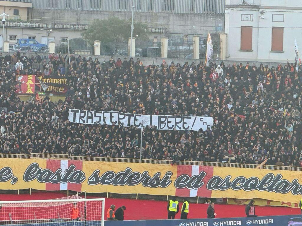Catanzaro-Cosenza striscione trasferte libere