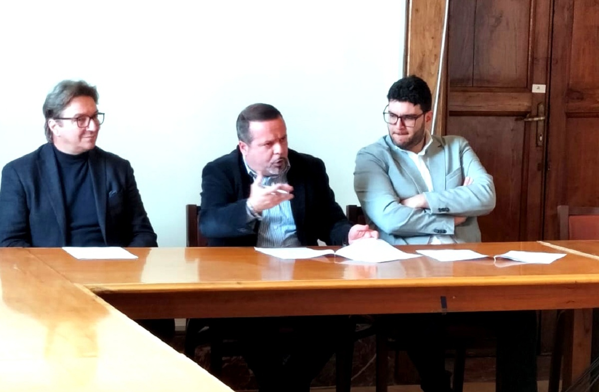 Currò, Gioveni, Carbone