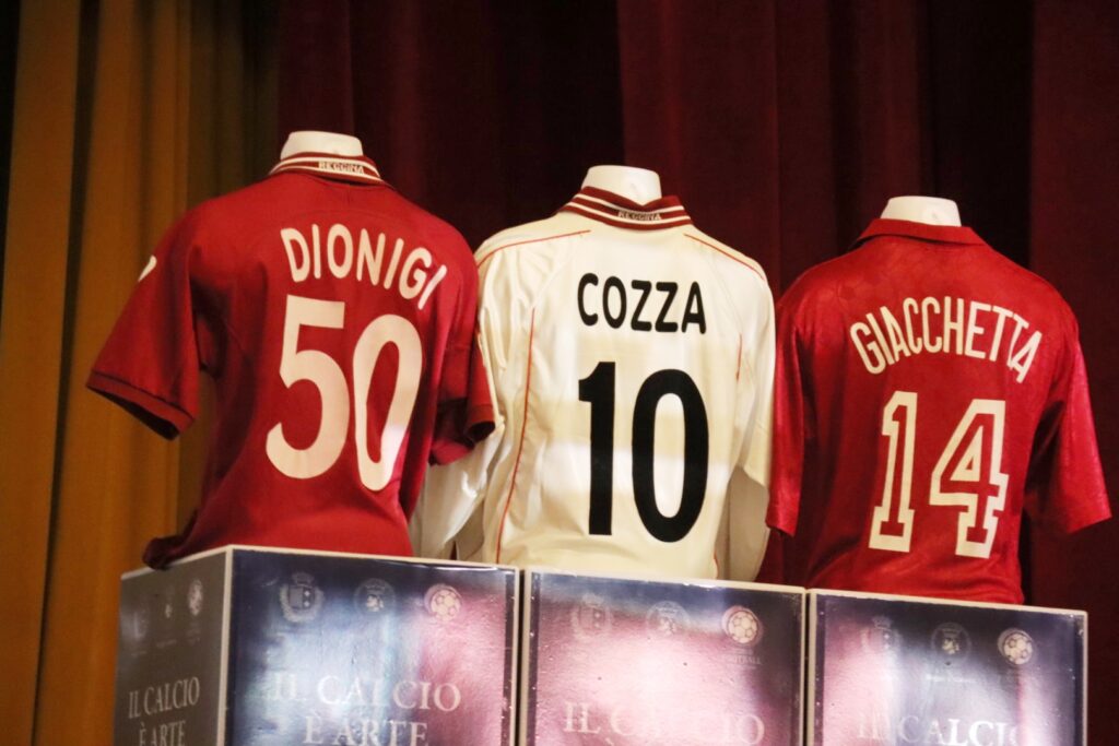 Evento sulla storia della Reggina maglie storiche dionigi cozza giacchetta