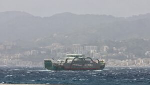 Forte vento nello Stretto di Messina