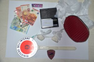 Materiale sequestrato Crotone