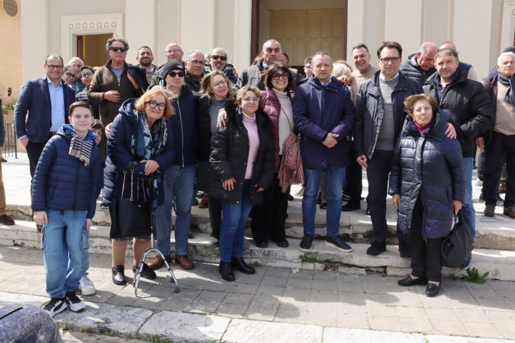 Protesta cittadini Villa San Giovanni per statua del Papa