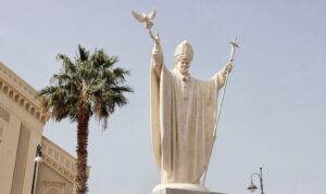 Protesta cittadini Villa San Giovanni per statua del Papa
