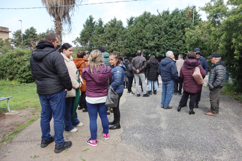 Protesta genitori scuola media pezzo cannitello