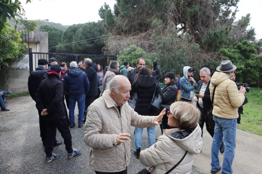 Protesta genitori scuola media pezzo cannitello