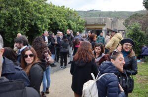 Protesta genitori scuola media pezzo cannitello