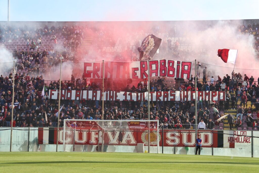 Reggina-Akragas striscione coreografia curva sud tifosi granillo