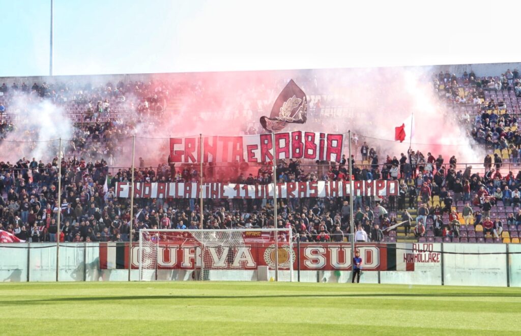 Reggina-Akragas striscione coreografia curva sud tifosi granillo