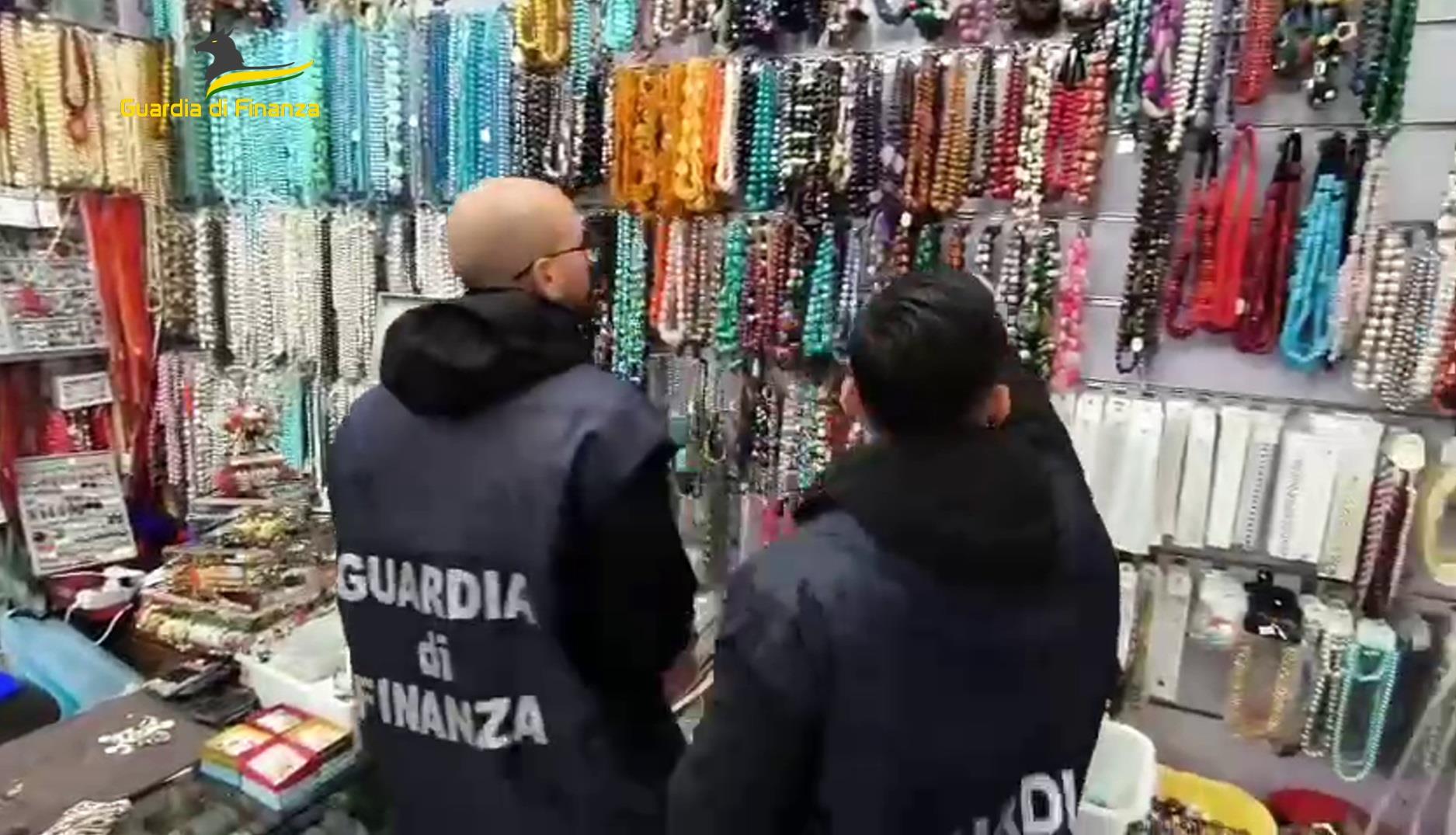 articoli bigiotteria sequestrati