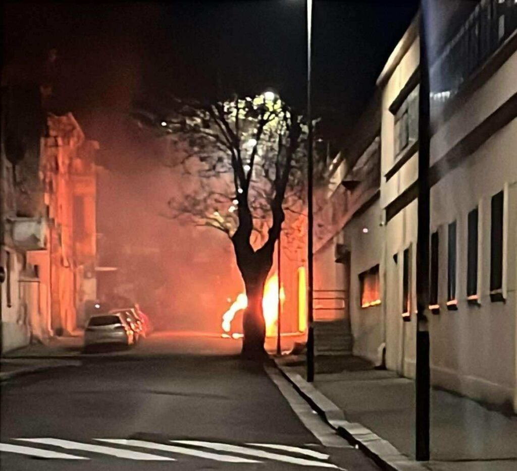 auto in fiamme