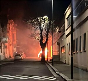 auto in fiamme