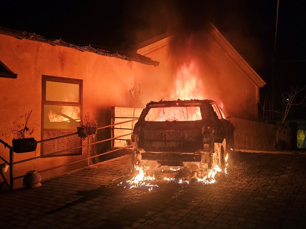 auto in fiamme Don Vincenzo Attisano