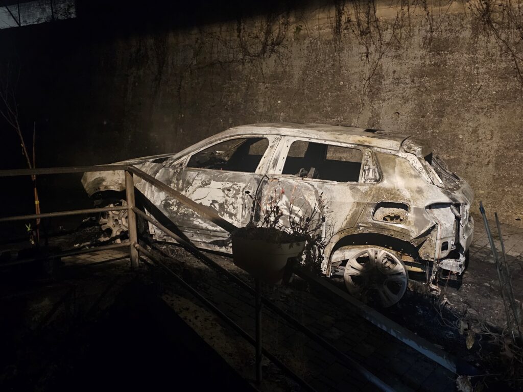 auto in fiamme Don Vincenzo Attisano