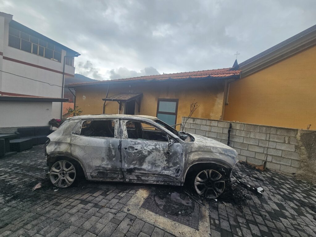 auto in fiamme Don Vincenzo Attisano