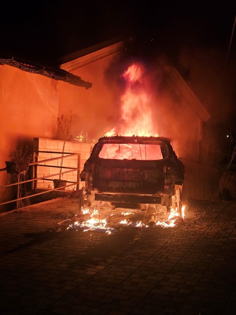 auto in fiamme Don Vincenzo Attisano