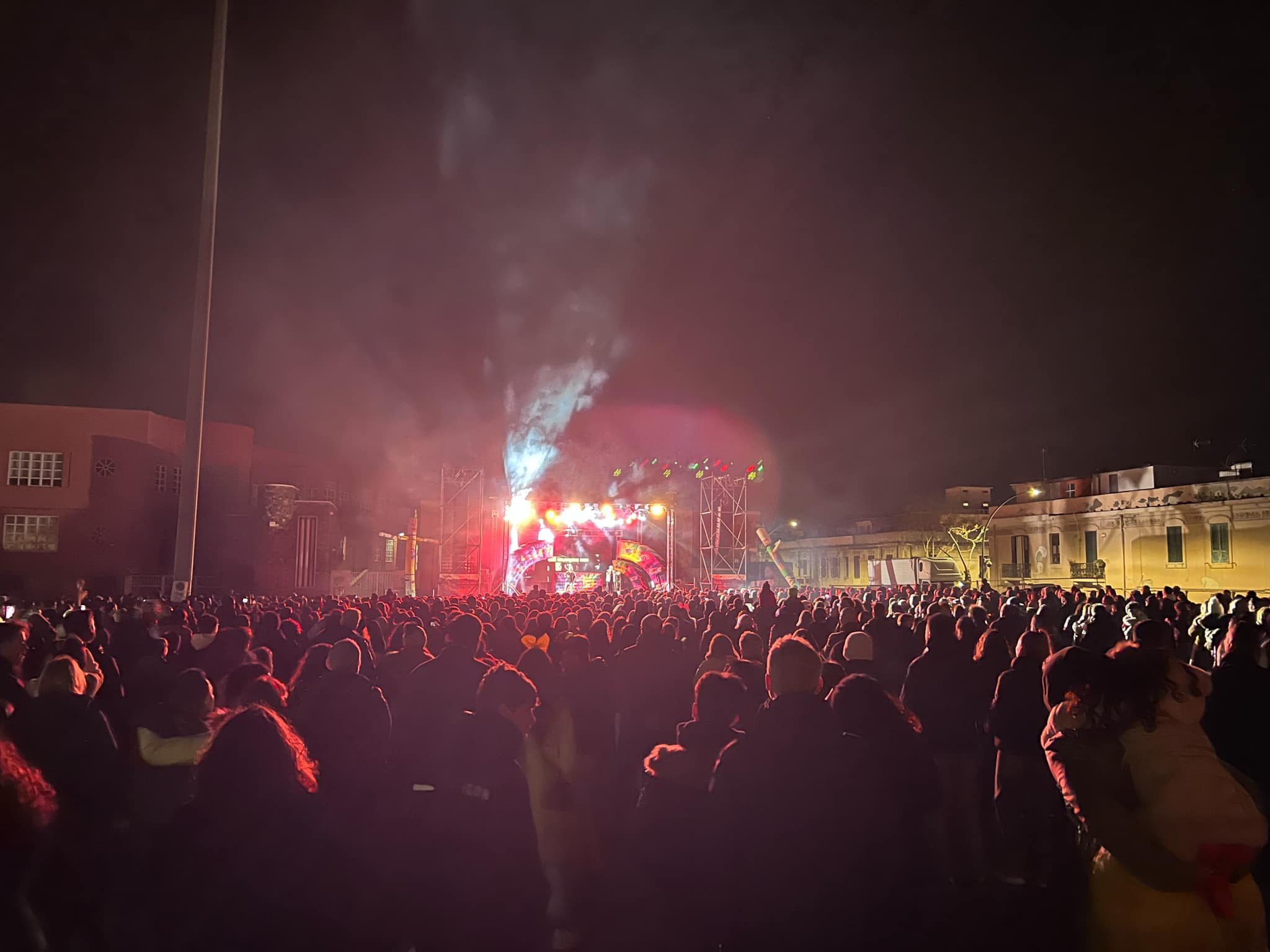 carnevale 2025 anni 90 piazza del popolo reggio calabria (7)